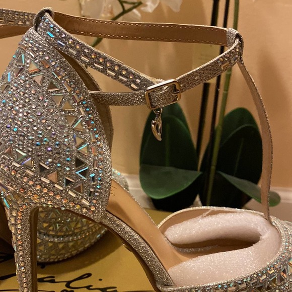 Thalia Sodi Shoes Nwt Thalia Sodi Chace Embellished Platform Pum